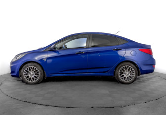 Подержанный автомобиль Hyundai Solaris Sedan 2012 года (8 фото)