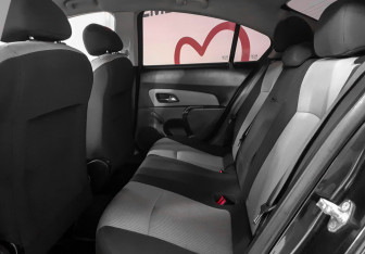 Подержанный автомобиль Chevrolet Cruze Sedan 2012 года (10 фото)