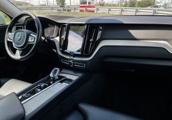 Подержанный автомобиль Volvo XC60 2021 года (9 фото)
