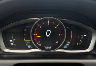 Подержанный автомобиль Volvo XC60 2013 года (12 фото)