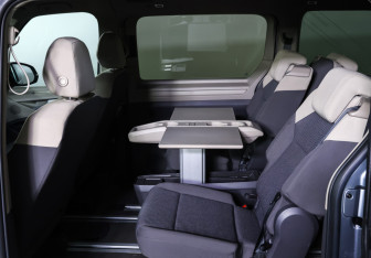 Подержанный автомобиль Volkswagen Multivan 2022 года (12 фото)