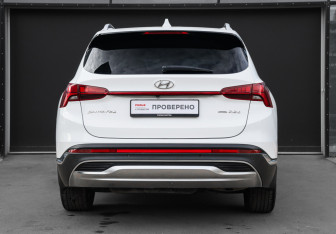Подержанный автомобиль Hyundai Santa Fe 2022 года (5 фото)