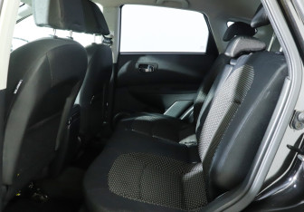 Подержанный автомобиль Nissan Qashqai 2008 года (10 фото)