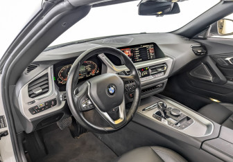 Подержанный автомобиль BMW Z4 Roadster 2019 года (15 фото)