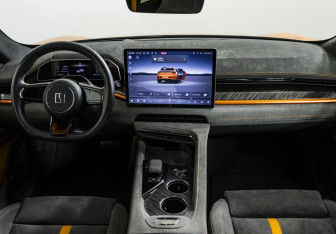 Подержанный автомобиль Zeekr 001 2023 года (13 фото)