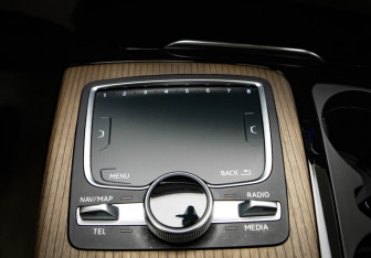 Подержанный автомобиль Audi Q7 2016 года (22 фото)