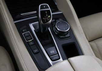 Подержанный автомобиль BMW X6 2015 года (16 фото)