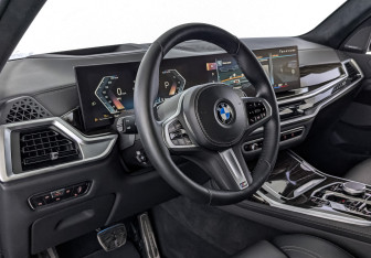 Подержанный автомобиль BMW X7 2022 года (15 фото)