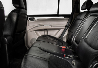 Подержанный автомобиль Mitsubishi Pajero Sport 2013 года (12 фото)