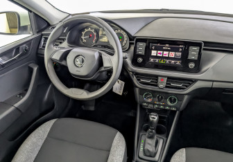 Подержанный автомобиль Skoda Rapid Liftback 2021 года (26 фото)