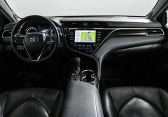Подержанный автомобиль Toyota Camry Sedan 2020 года (15 фото)
