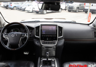 Подержанный автомобиль Toyota Land Cruiser Suv 2018 года (11 фото)