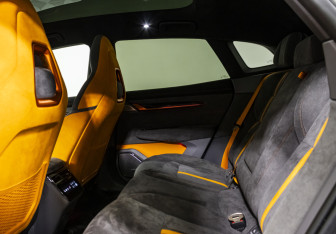 Подержанный автомобиль Zeekr 001 2023 года (14 фото)