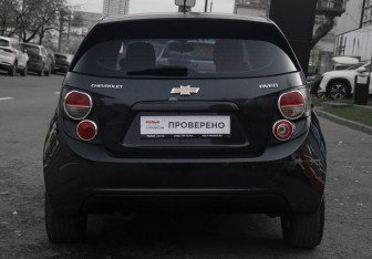 Подержанный автомобиль Chevrolet Aveo Hatchback 2013 года (6 фото)