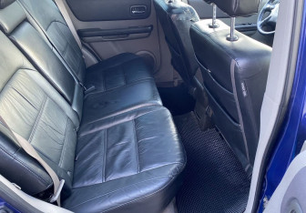 Подержанный автомобиль Nissan X-Trail 2004 года (11 фото)