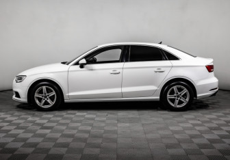 Подержанный автомобиль Audi A3 Sedan 2018 года (8 фото)