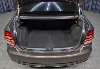 Подержанный автомобиль Volkswagen Polo Sedan 2017 года (10 фото)