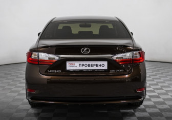 Подержанный автомобиль Lexus ES 2016 года (6 фото)