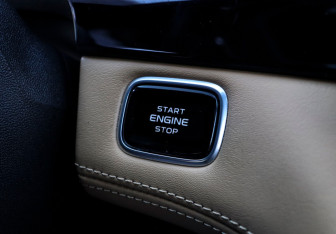 Подержанный автомобиль Changan UNI-K 2023 года (18 фото)