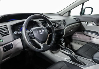 Подержанный автомобиль Honda Civic Sedan 2012 года (9 фото)