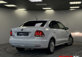 Подержанный автомобиль Volkswagen Polo Sedan 2016 года (23 фото)