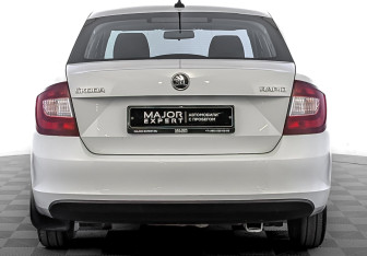 Подержанный автомобиль Skoda Rapid Liftback 2017 года (6 фото)