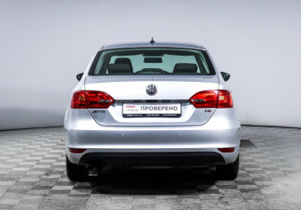Подержанный автомобиль Volkswagen Jetta Sedan 2013 года (6 фото)