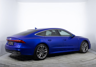 Подержанный автомобиль Audi A7 2022 года (5 фото)