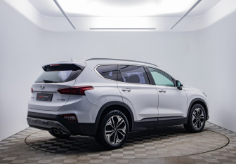 Подержанный автомобиль Hyundai Santa Fe 2018 года (5 фото)