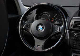 Подержанный автомобиль BMW X3 2010 года (12 фото)