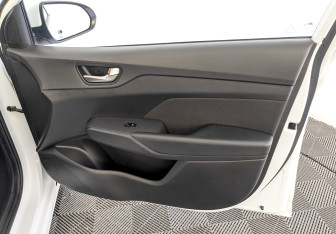 Подержанный автомобиль Hyundai Solaris Sedan 2020 года (24 фото)