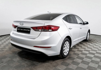 Подержанный автомобиль Hyundai Elantra Sedan 2018 года (3 фото)