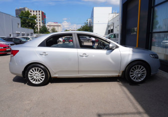 Подержанный автомобиль Kia Cerato Sedan 2011 года (4 фото)