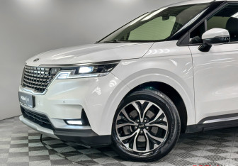 Подержанный автомобиль Kia Carnival 2021 года (25 фото)