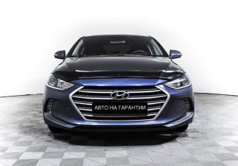 Подержанный автомобиль Hyundai Elantra Sedan 2018 года (2 фото)