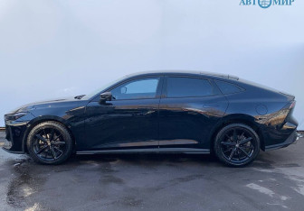 Подержанный автомобиль Changan UNI-V 2024 года (8 фото)