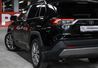 Подержанный автомобиль Toyota RAV4 2021 года (23 фото)