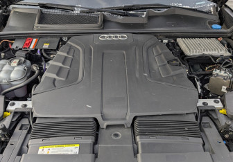 Подержанный автомобиль Audi Q8 2020 года (9 фото)