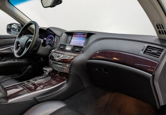 Подержанный автомобиль Infiniti Q70 2018 года (13 фото)