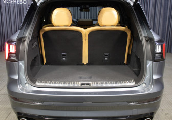 Подержанный автомобиль Lynk&Co 09 2022 года (9 фото)