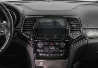 Подержанный автомобиль Jeep Grand Cherokee 2019 года (14 фото)