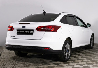 Подержанный автомобиль Ford Focus Sedan 2017 года (5 фото)