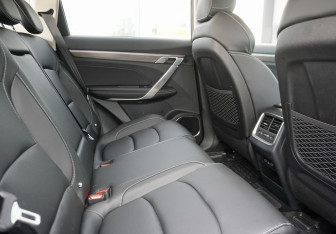 Подержанный автомобиль Geely Atlas Pro 2023 года (10 фото)