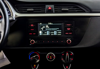 Подержанный автомобиль Kia Rio Hatchback 2021 года (14 фото)