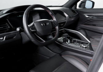 Подержанный автомобиль Geely Tugella 2022 года (14 фото)