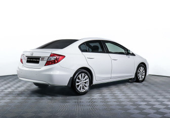 Подержанный автомобиль Honda Civic Sedan 2012 года (5 фото)