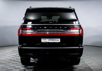 Подержанный автомобиль Lincoln Navigator 2021 года (6 фото)