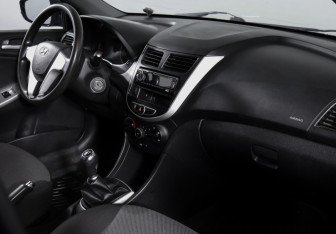 Подержанный автомобиль Hyundai Solaris Hatchback 2012 года (9 фото)