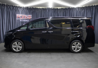 Подержанный автомобиль Toyota Alphard 2019 года (8 фото)