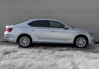 Подержанный автомобиль Skoda Superb Liftback 2018 года (4 фото)